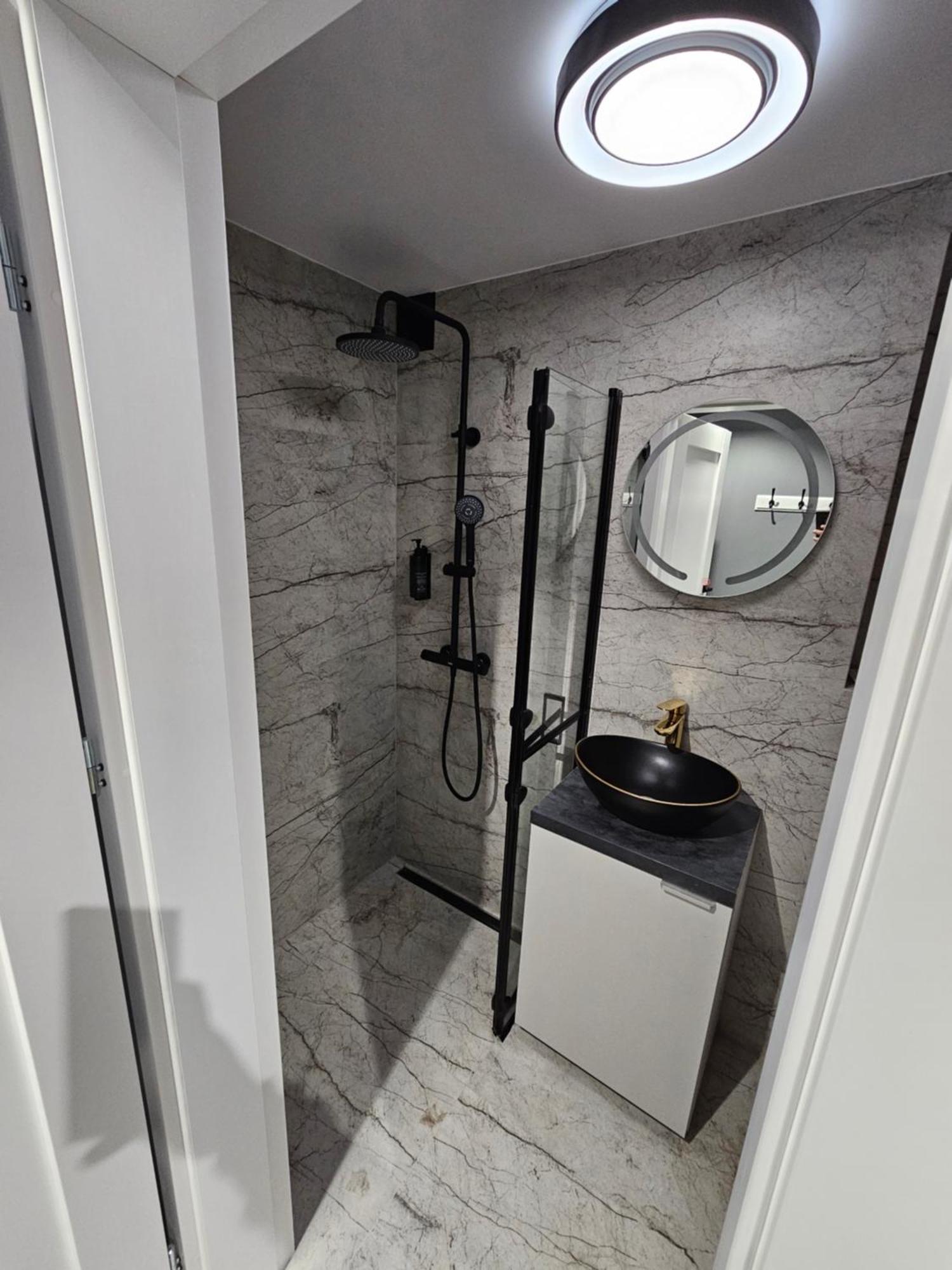 Apartament Z Jacuzzi Klimatyzacja Prywatny Parking ราดอม ภายนอก รูปภาพ